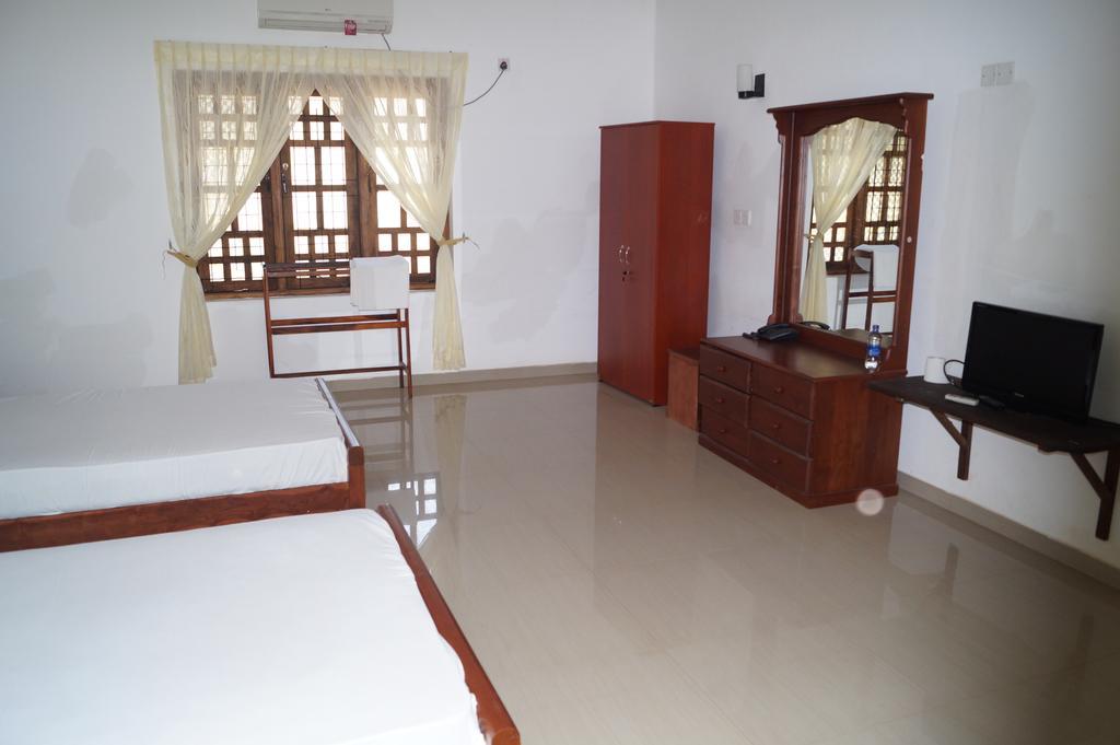 New Sunrise Hotel Batticaloa Exterior photo